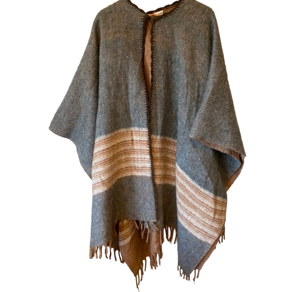 Vintage Monteza's Alpaca Cape Poncho Shawl Wrap Wooden Button At Neckline Sz Med - Picture 1 of 16